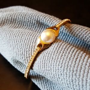 Goldtone pearlesque bangle